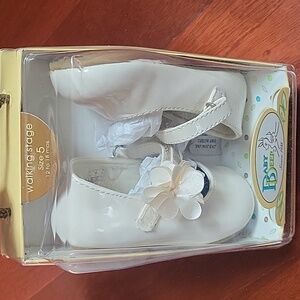 EUC Baby Deer Off White Dress Shoes